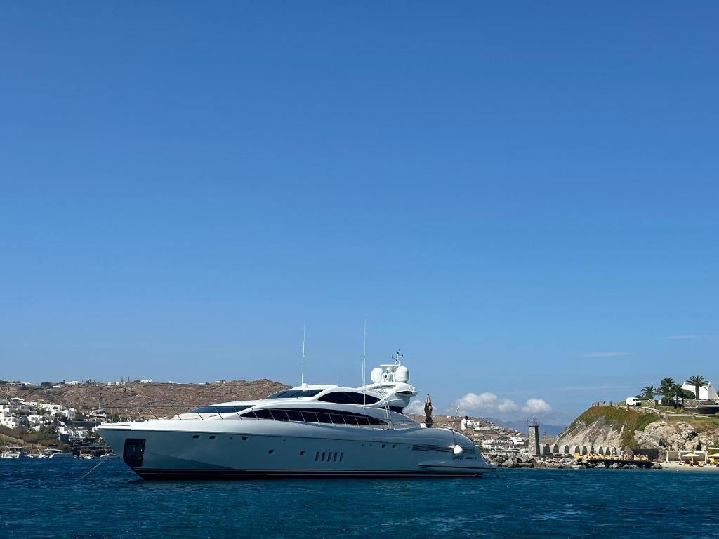 105 ft Yacht