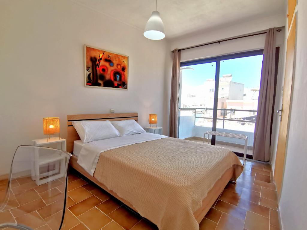 3rd floor apartment in town with sea view