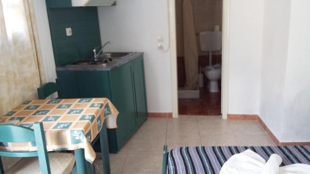 5bedroom villa in perissa beach