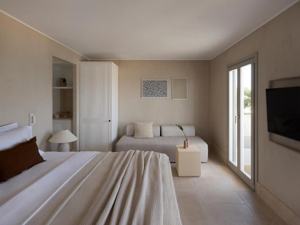 Akria Seaside Suites