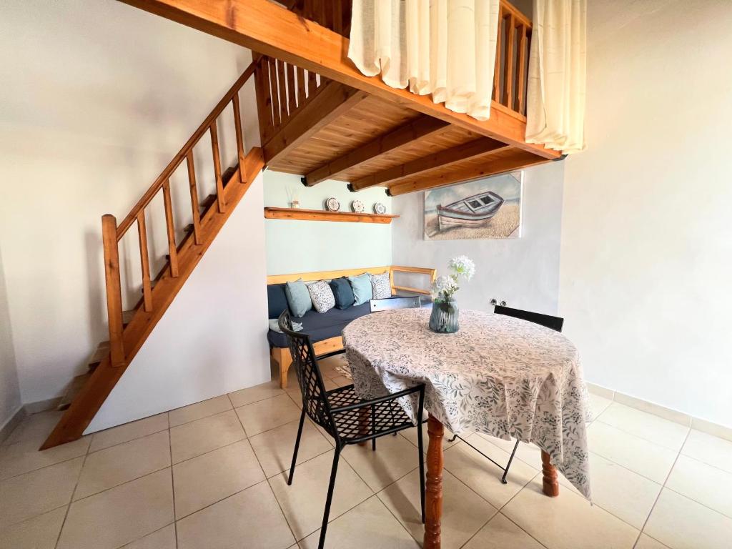 Ambela House Soroni