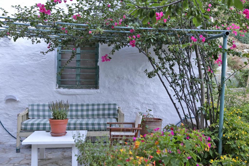 Apatouria Farmhouse