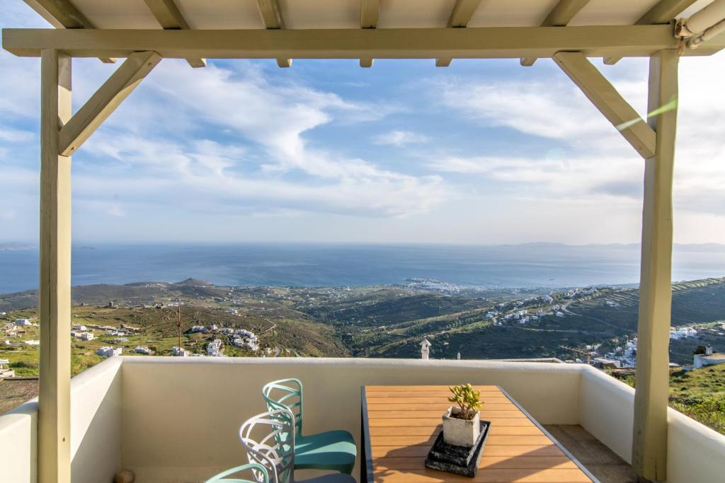 Apopsis Tinos View