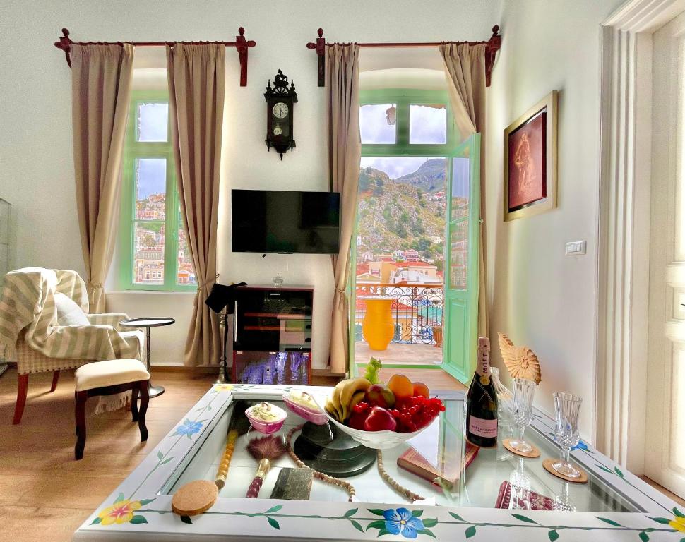 “Athenas” Neoclassic Harbour View Apartment