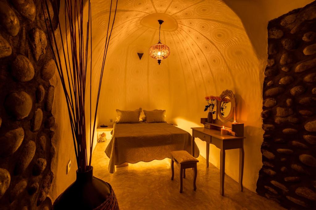 BLACK BAY CAVES SUITES