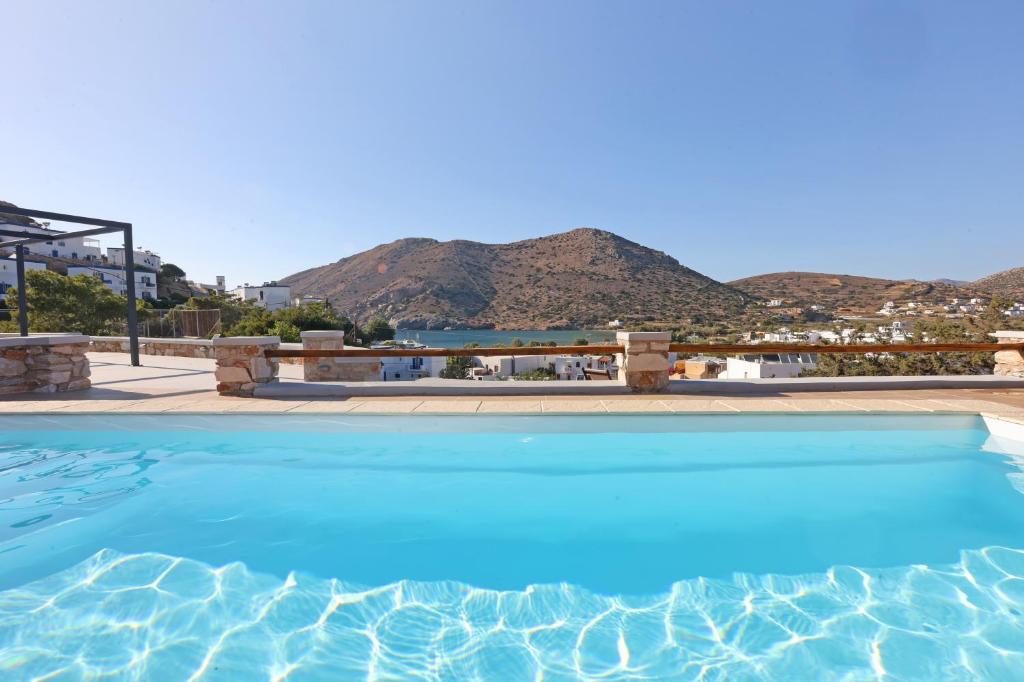 Caldera Suites "Ελιά"
