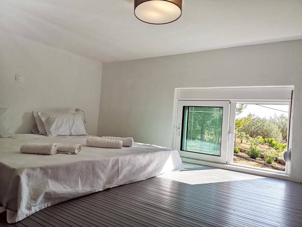 Chrysanthi Villa, Living in Nature