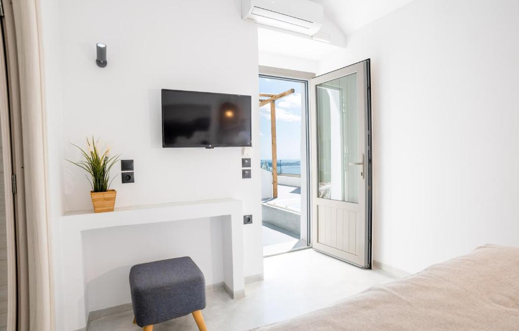 Cliff Aura Suites