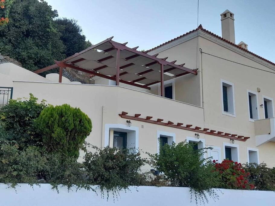 Comfortable Apoikia house for 2