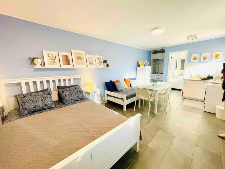 Newly renovated and Cozy apartment in Gavrio