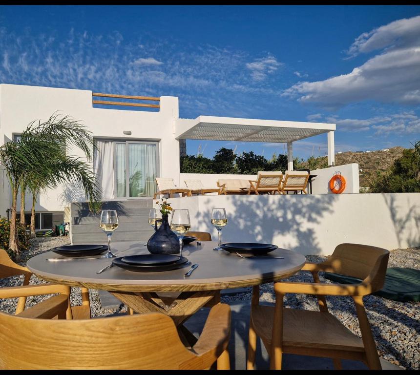 ZOE Cycladic House With Pool