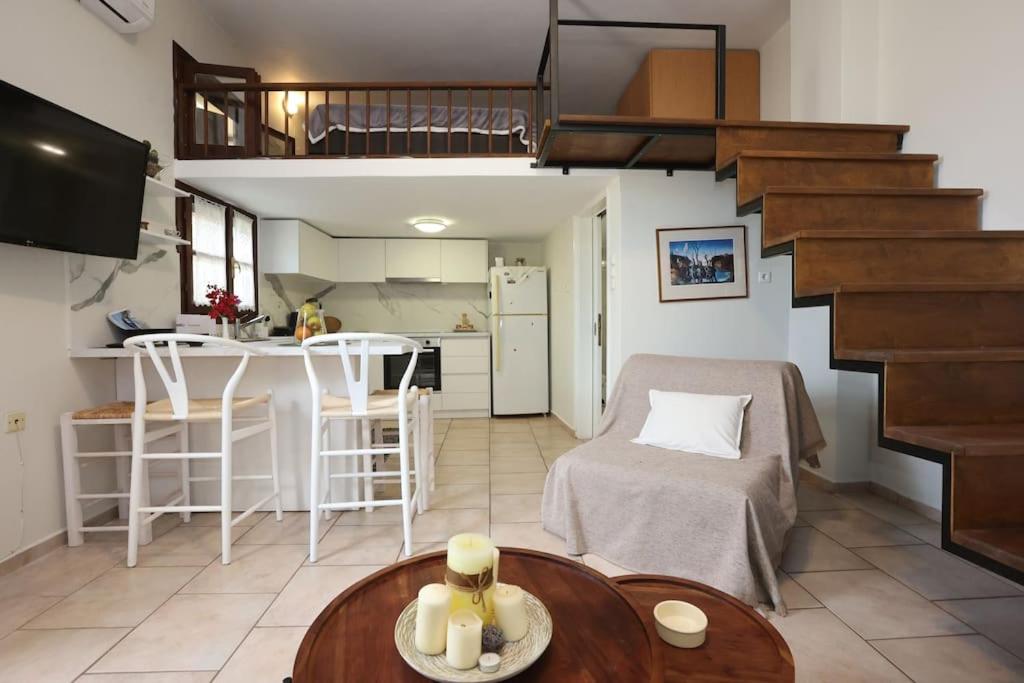 Efi Cozy Loft with Courtyard in Central Ermoupoli