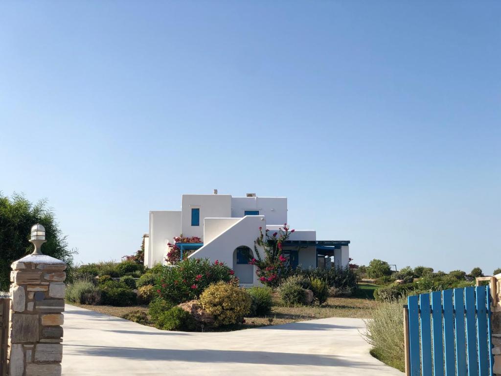 Eliza & Mike's Villas Paros