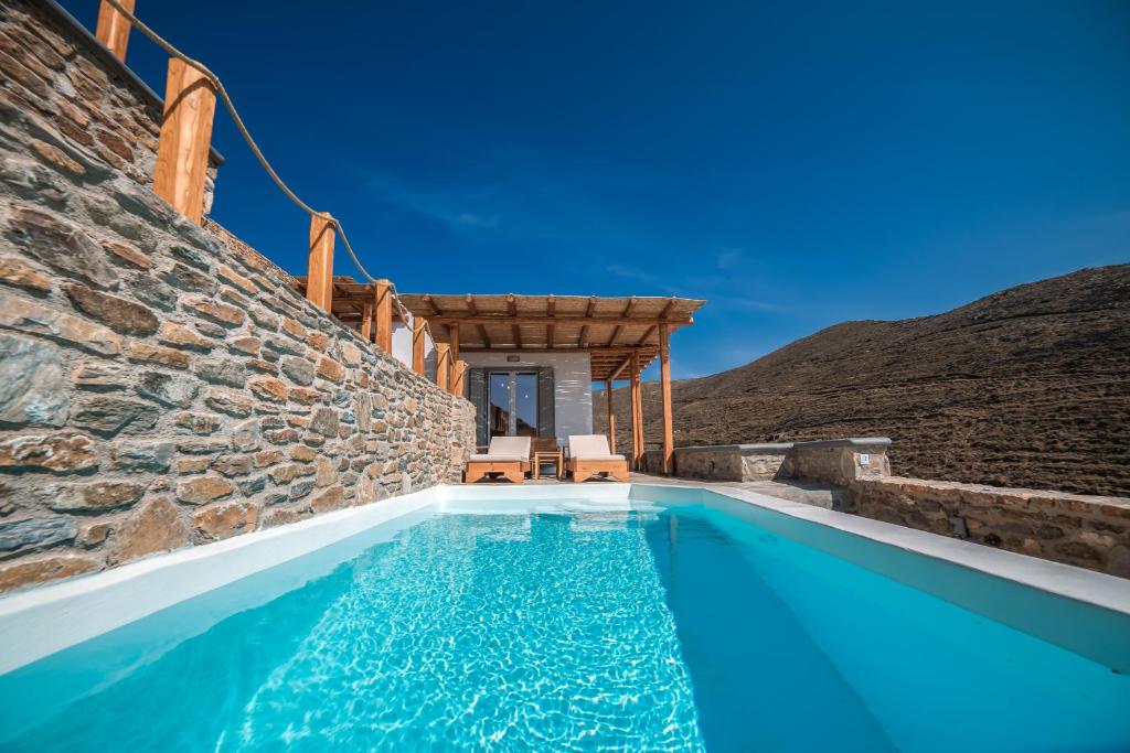 Epithea Suites Kythnos 2 με ιδιωτικη πισινα