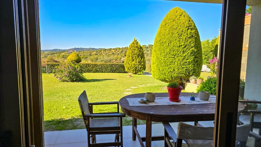 Garden Oasis Elegant Summer House