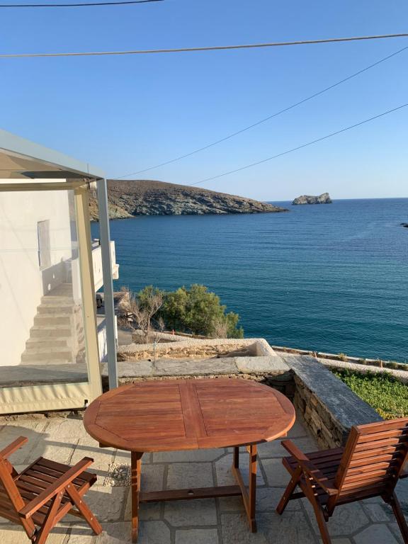 Ikia Wide Wild Summer House