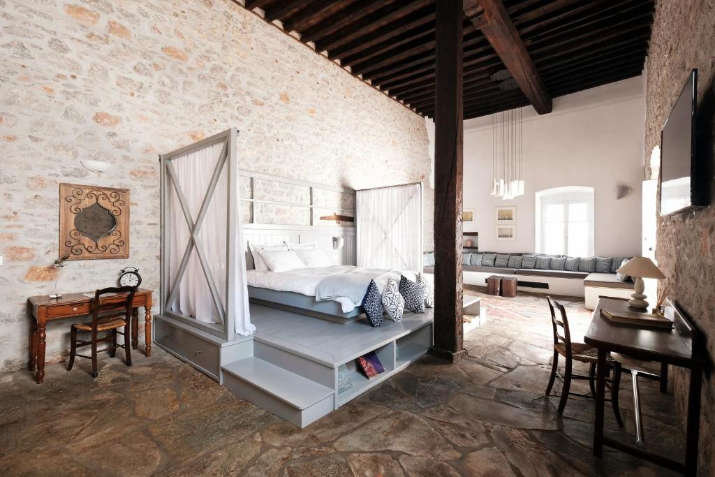 Keresbino Hydra Manor House