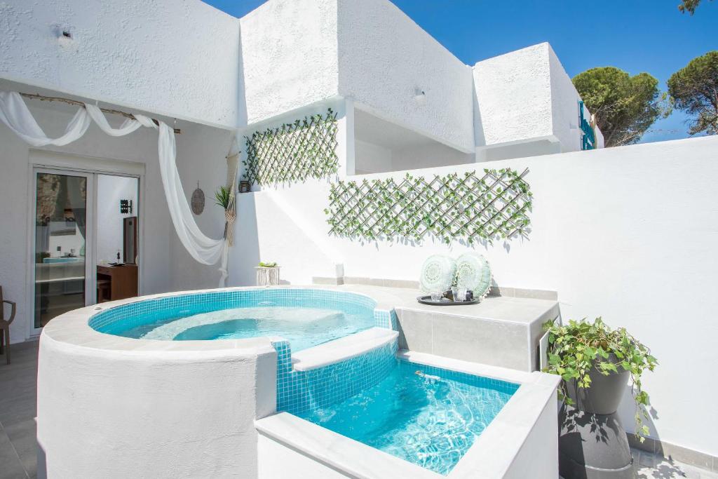 CASA MIKELE by Sarikas - SEA SIDE SUITES and STUDIOS -adults only