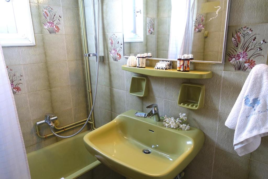 Le Coq Apartments