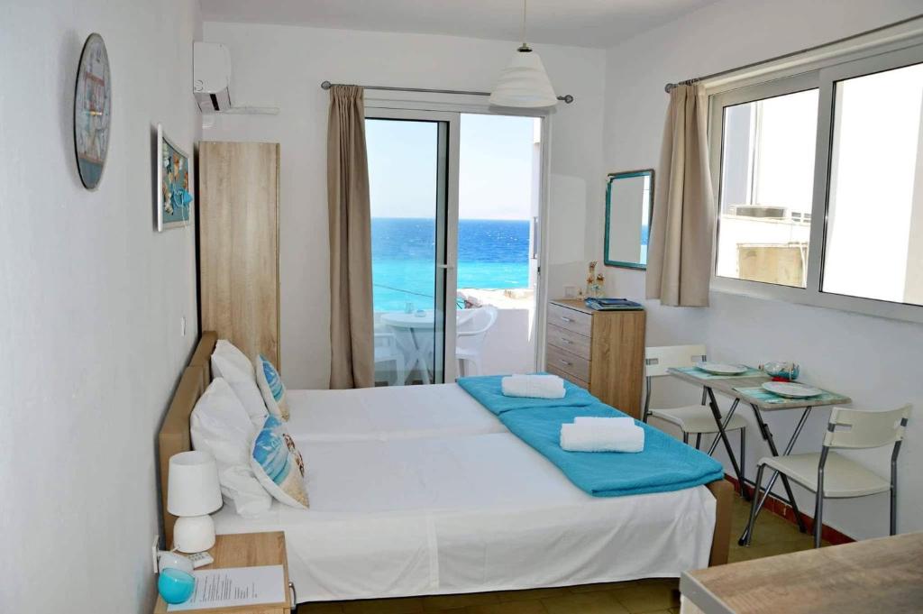 Lilian's Seaview-Party Street-Youth Studios