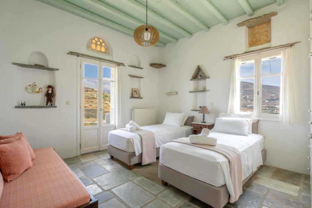 Maison Simone with private heated infinity pool & spectacular sea view