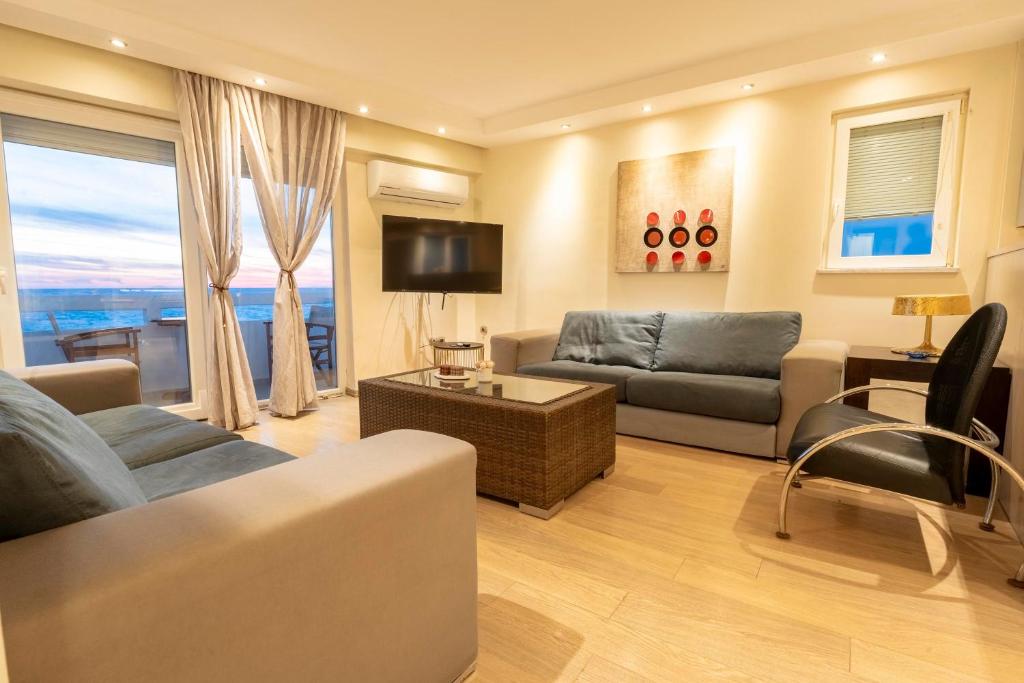 Molos Seaside Apartment