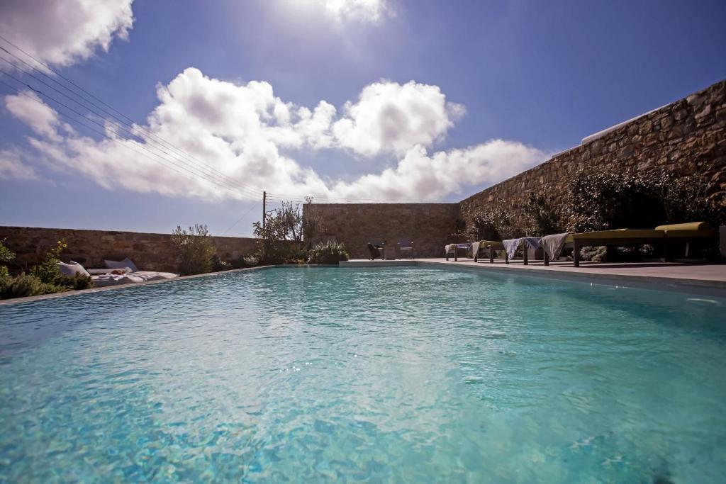 Mykonian Luxury Villa Filyra - Private pool