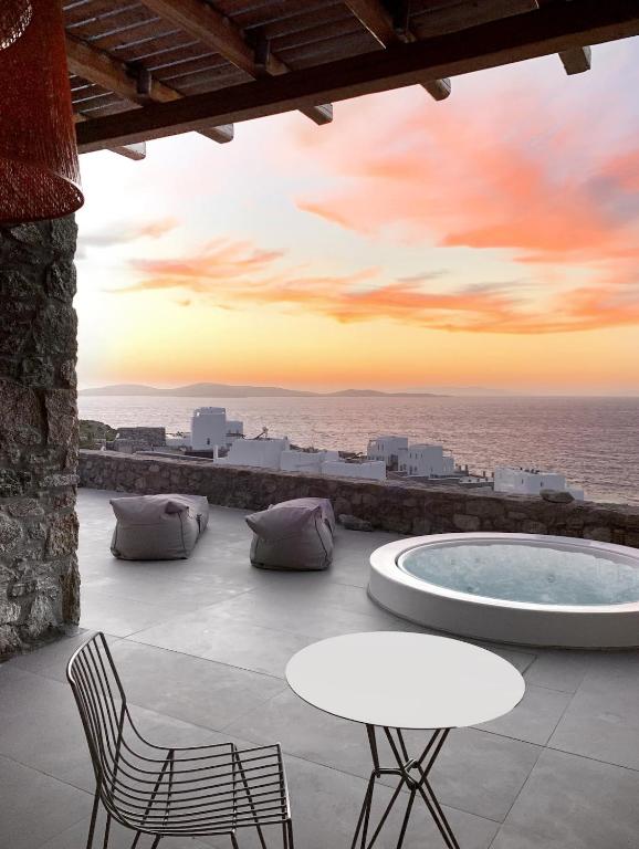 Mykonos Sunset Suite with Jacuzzis