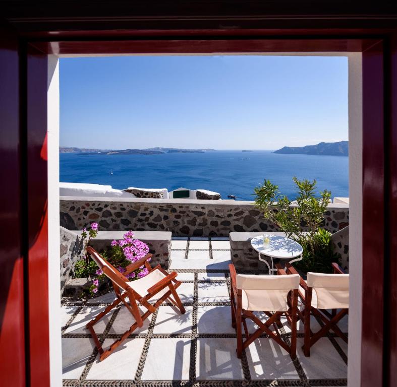 Nikos Villas