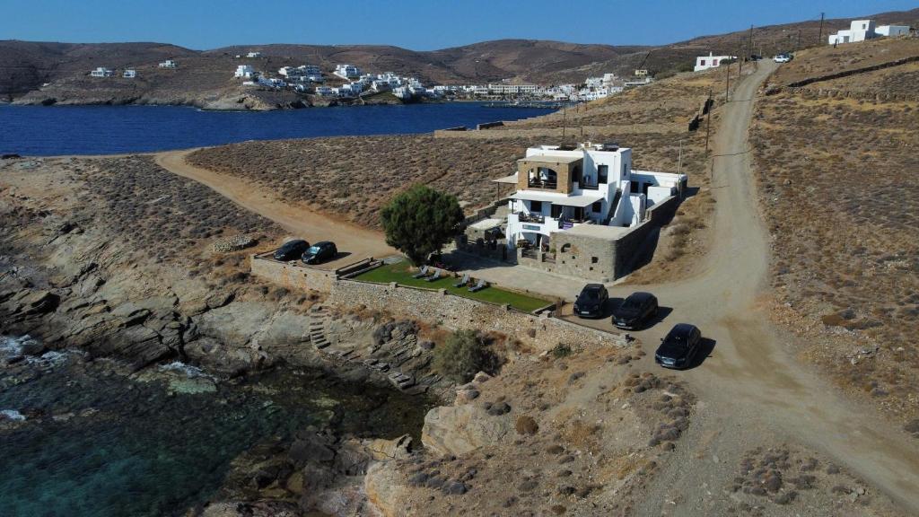 Niriides Studios & Apartments