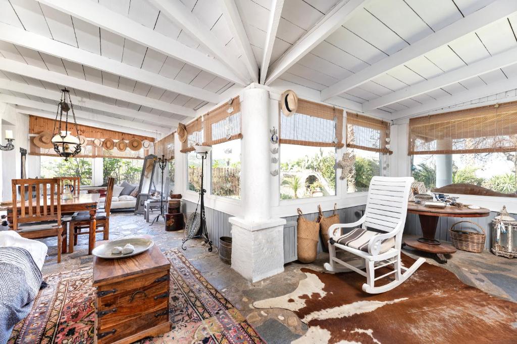 Paradiso Vintage Villa: Traditional 1944 Gem