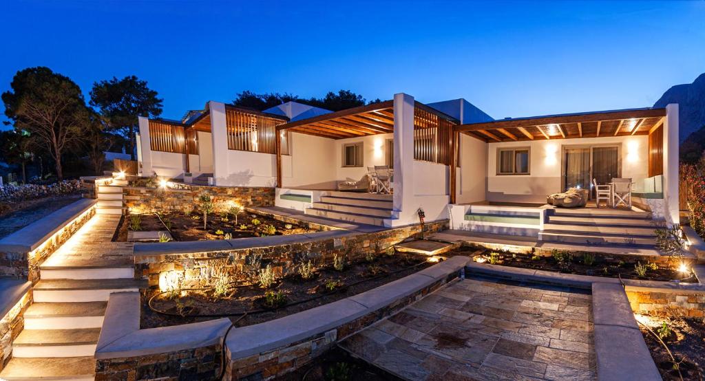 Pefki Luxury Suites