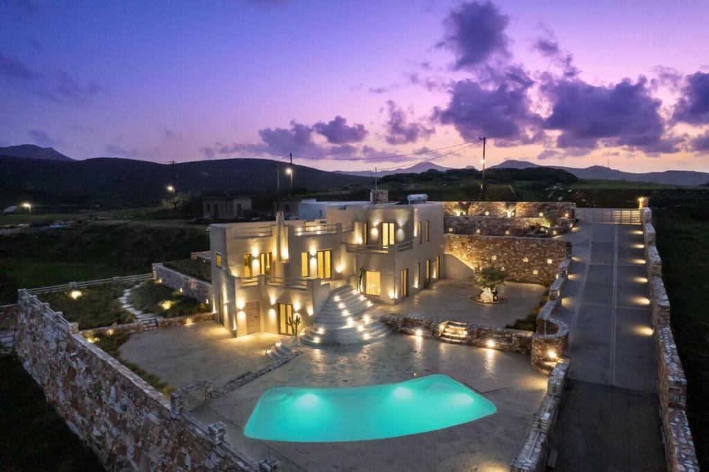 Akrotiri Estate Naxos - Private hillside estate