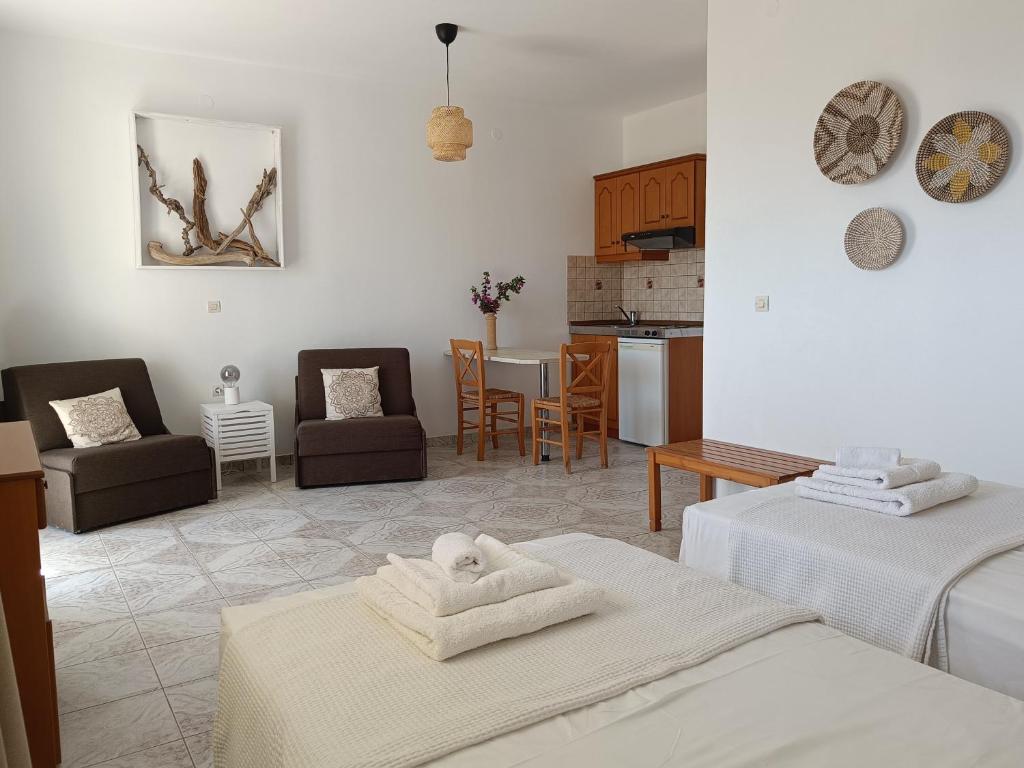 Studios Fokia Beach