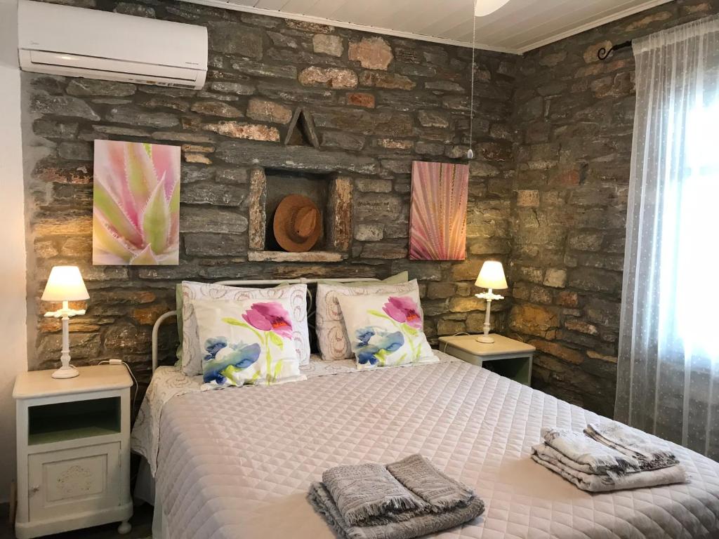 Sunset Villa with swimming pool at Tzia
