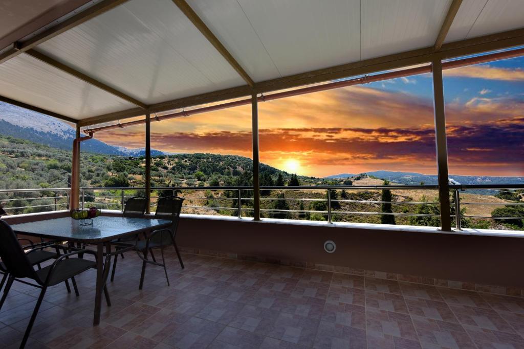 Theros Lux Apartment
