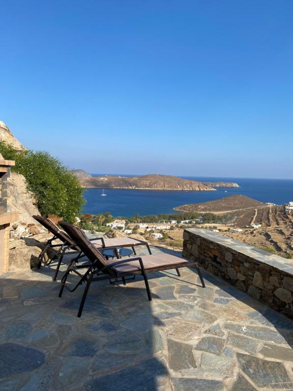 To Petrino Serifos