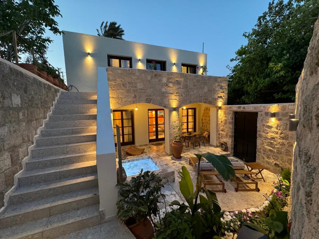 Vetus Vicinato Luxury Homes
