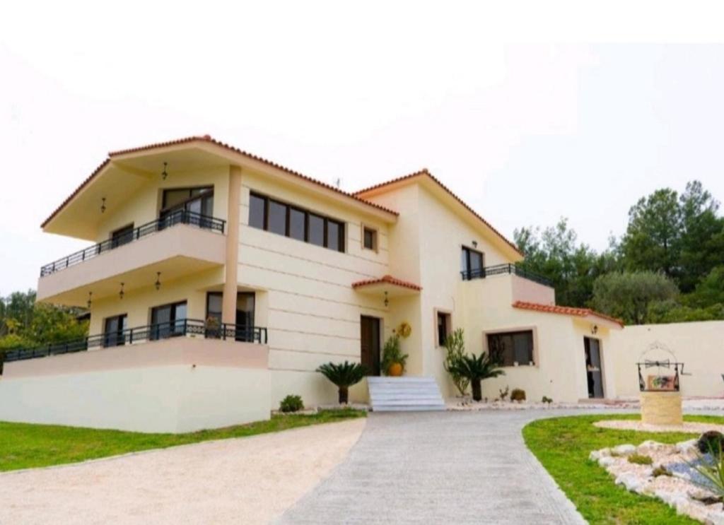 Villa Nostra- Cars Included