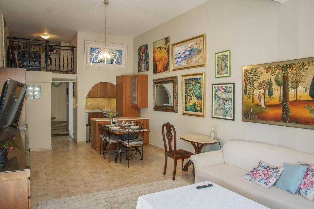 Violeta's Seaview Apartment in Rhodes