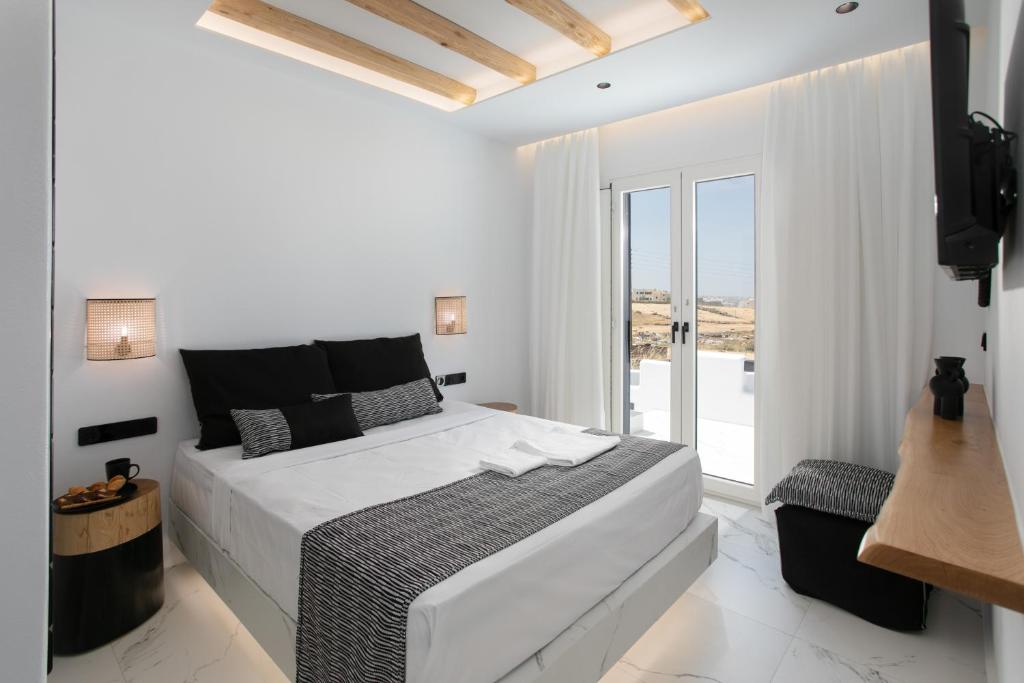 Naxos White Concept