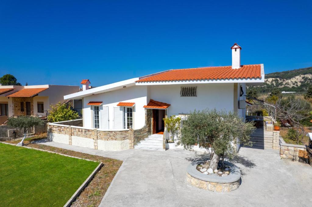 Yannis Place
